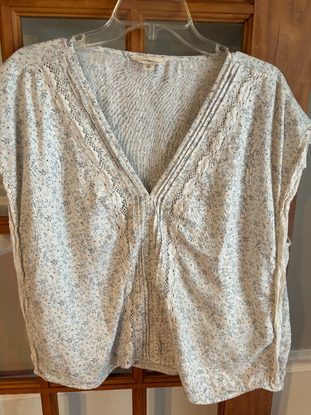 Lucky Brand Women's Lace Trimmed V-Neck Top SZ: XL - Picture 2 of 13
